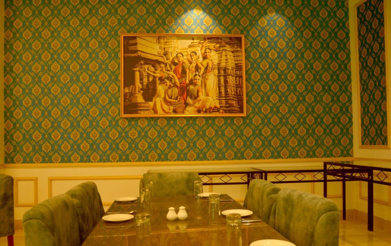 Hotel Chandela Khajurāho Екстериор снимка