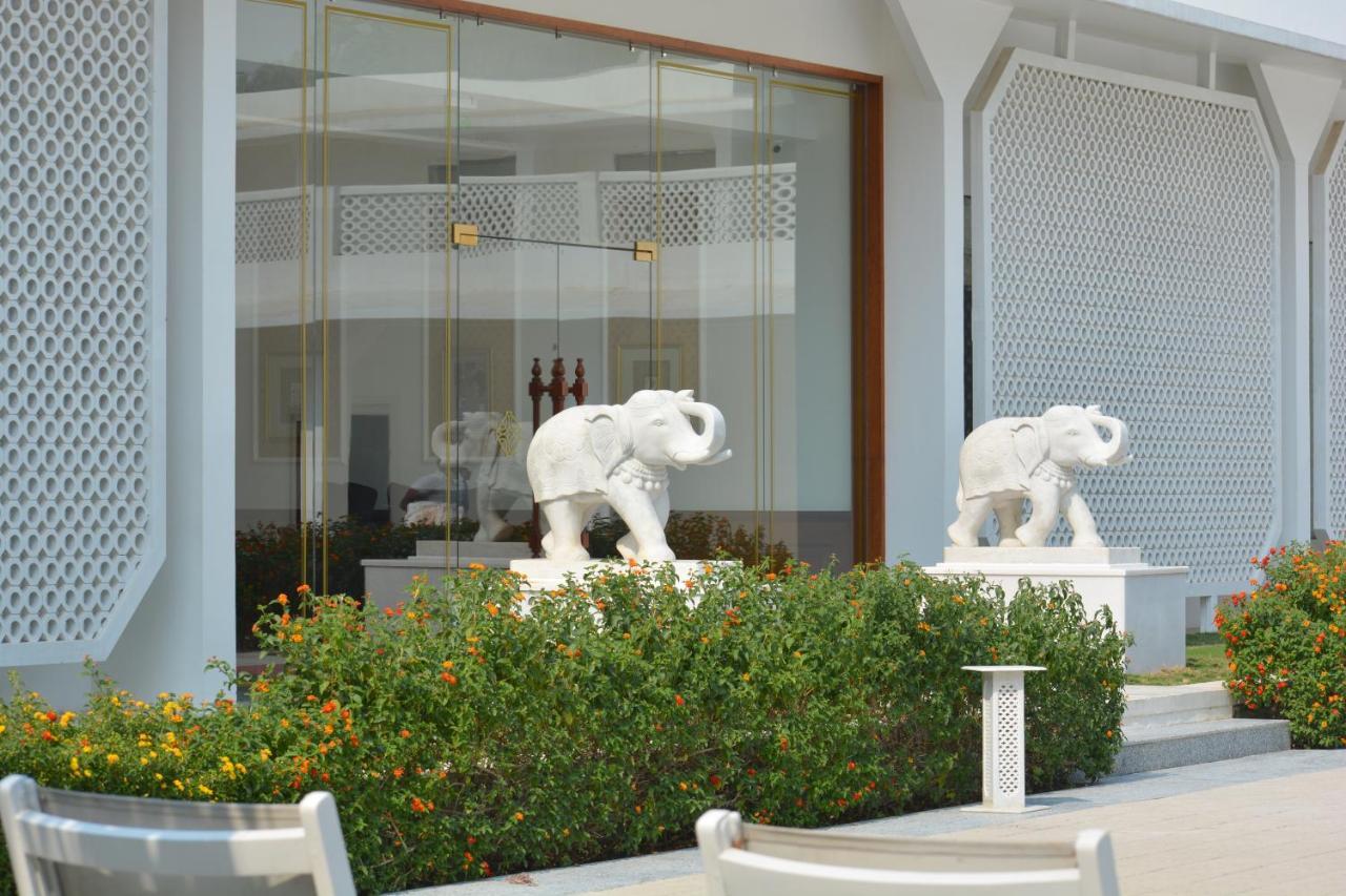 Hotel Chandela Khajurāho Екстериор снимка