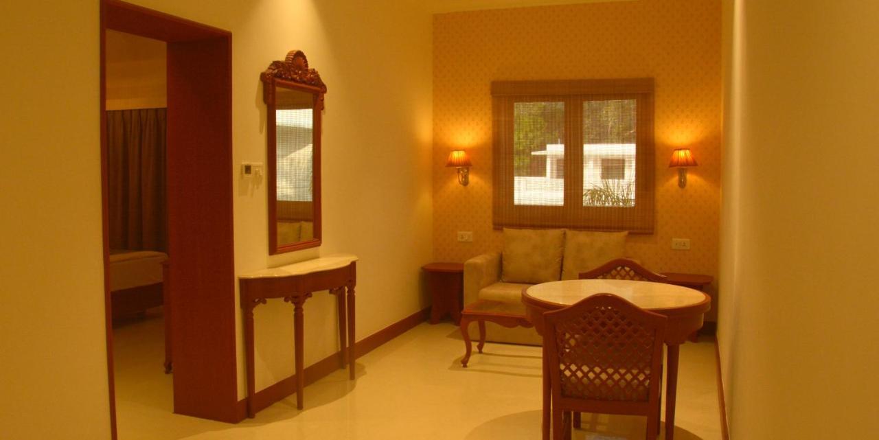 Hotel Chandela Khajurāho Екстериор снимка
