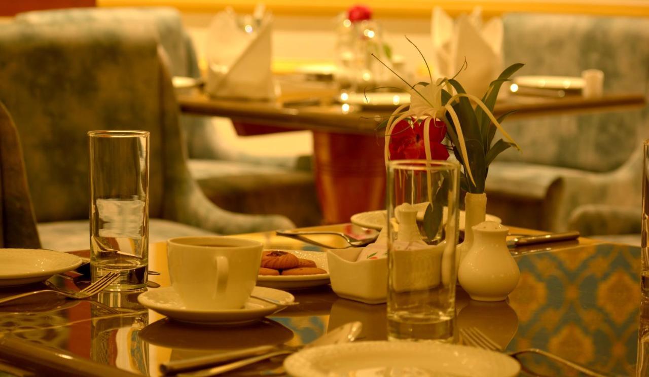 Hotel Chandela Khajurāho Екстериор снимка