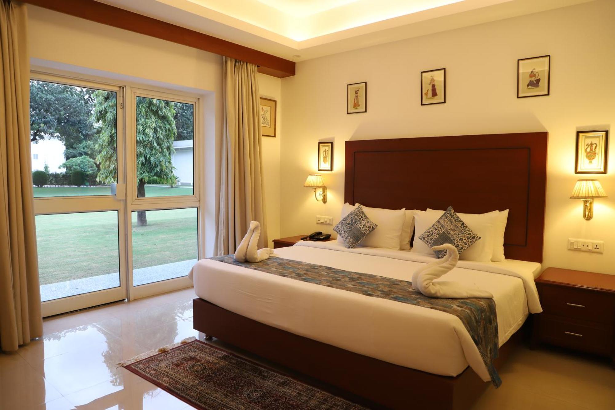 Hotel Chandela Khajurāho Екстериор снимка