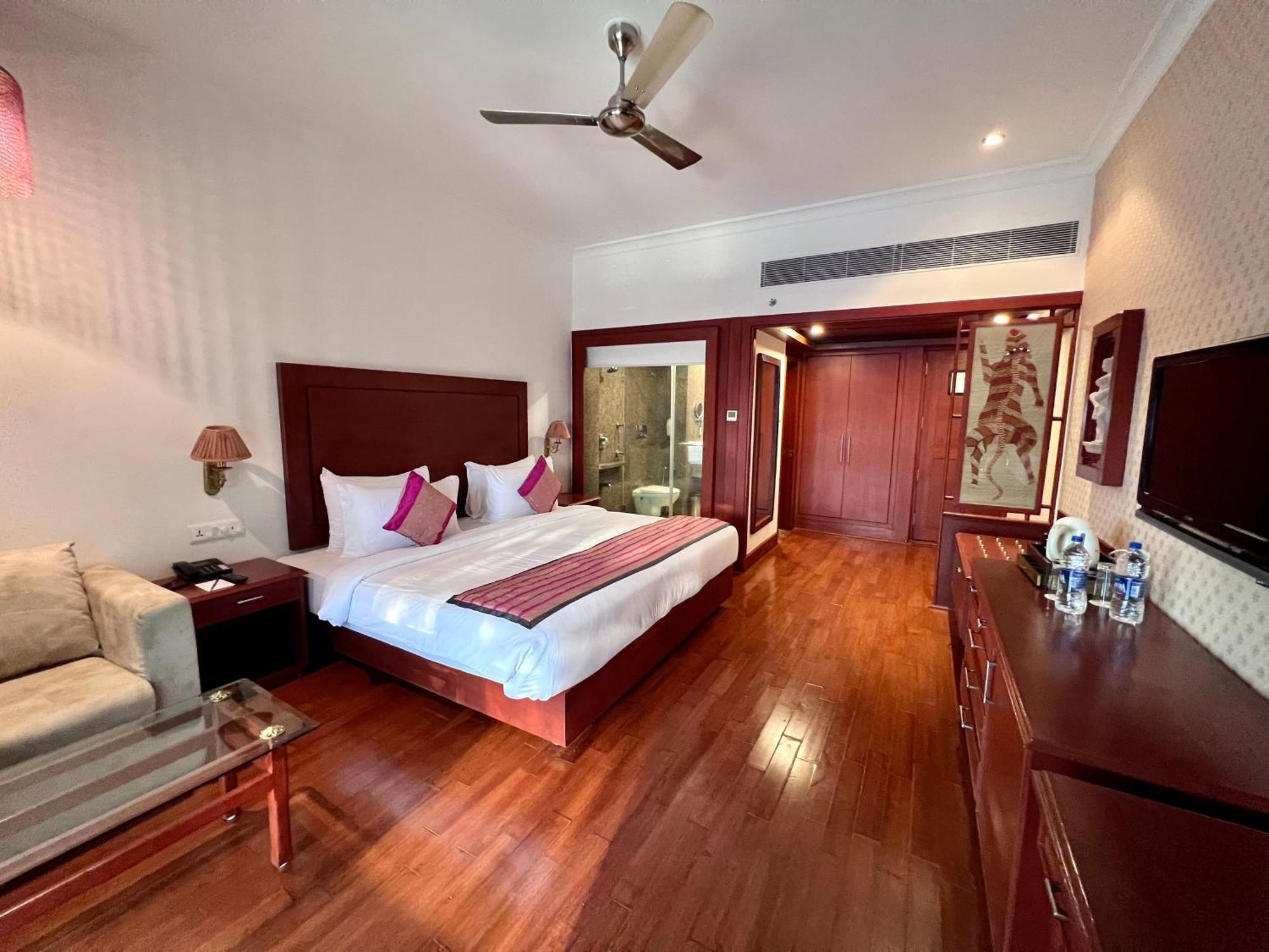 Hotel Chandela Khajurāho Екстериор снимка